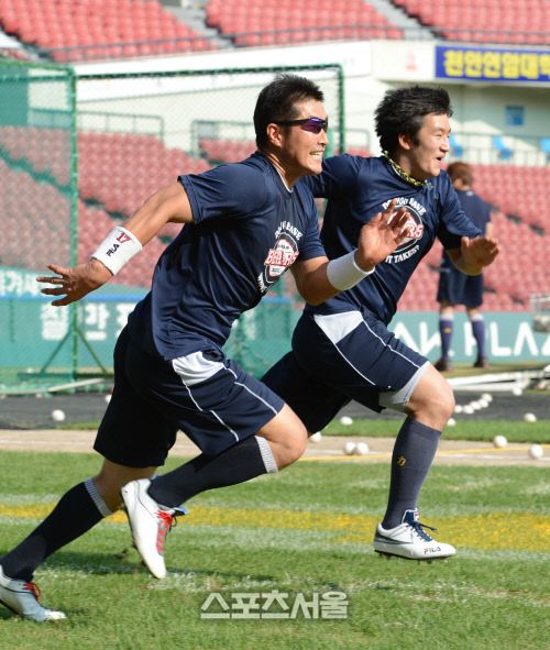 http://i2.media.daumcdn.net/photo-media/201208/29/sportsseoul/20120829171130293.jpg
