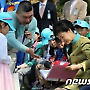 [사진]朴 대통령, 어린이들과 즐거운 시간