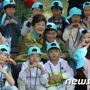 [사진]박근혜 대통령 "어린이들과 함께"
