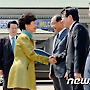 [사진]새누리당, 박근혜 대통령 첫 해외순방 환송
