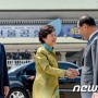 [사진]첫 해외순방 나서는 박근혜 대통령