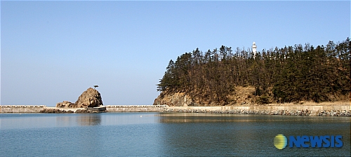 >앵글<말도-등대와 방파제