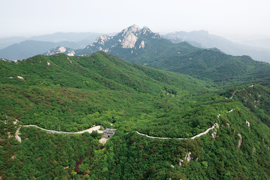 >단독<5000피트 상공서 북한산성 비경 최초 공개