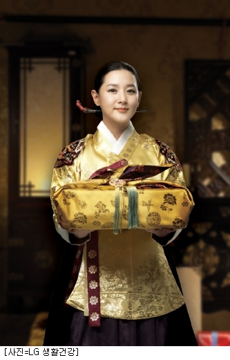 외모로는 톱이라고 안하는 사람이 더 많지만 한복으론 톱이라는데 거의다 동의하는 연예인 | 인스티즈