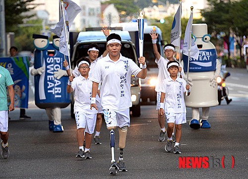 [인천AG]김세진, 성화들고 천천히