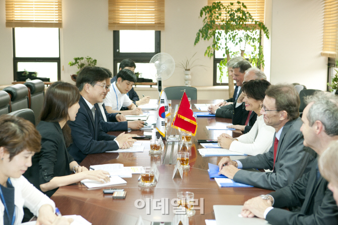 로이통신 이미지