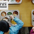 '9만원 더 번다는 이유로..' 따뜻한 점심 잃은 22만여명
