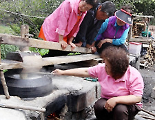 산골 밥상에 이야기 더했다