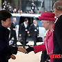 영국 여왕과 악수하는 박근혜 대통령