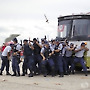 몸을 숨기는 브라질 진압 경찰들