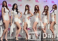 [TD영상] 달샤벳, '안무포인트? 치마 훌렁~ 마릴린먼로 댄스' 직접 시범